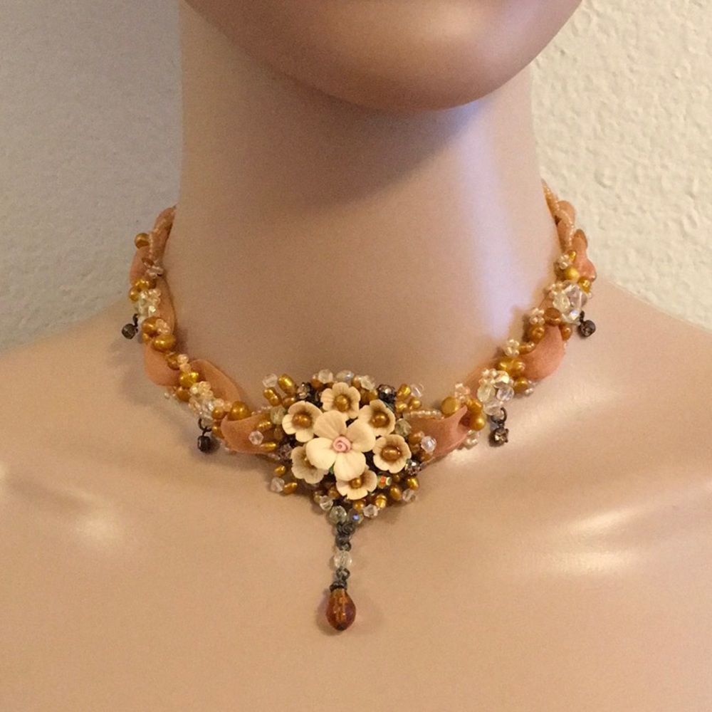 Floral choker vintage style worn once
